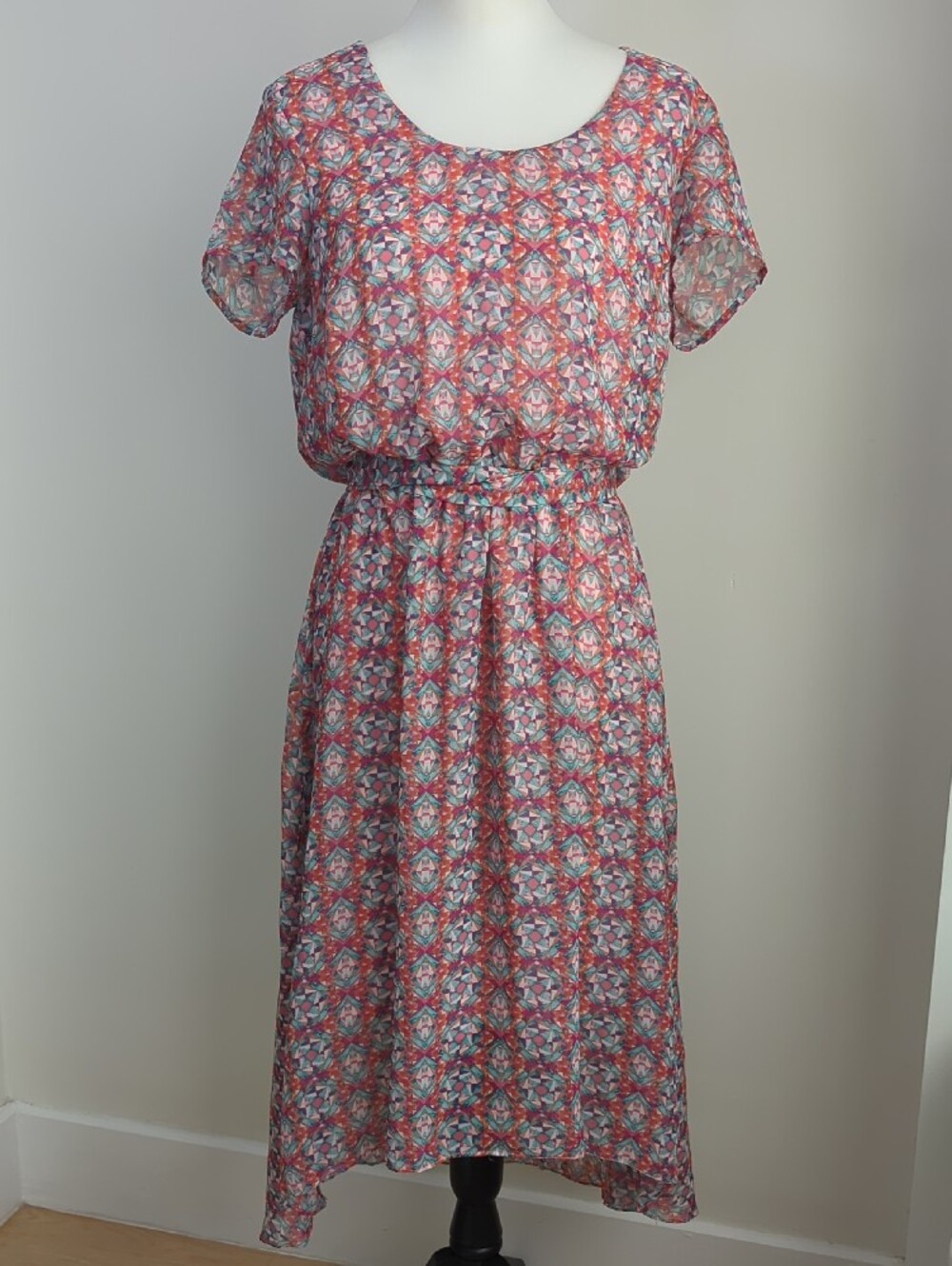 Shelby & Palmer Geometric Kaleidoscope Print Short Sleeve High-Low Midi Dress - Picture 12 of 16